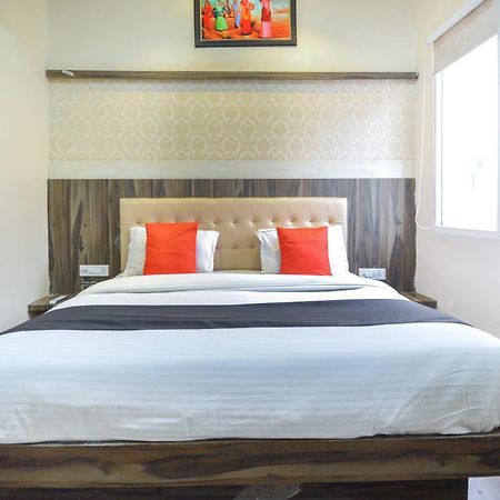 Capital O Moments Inn Amritsar Buitenkant foto