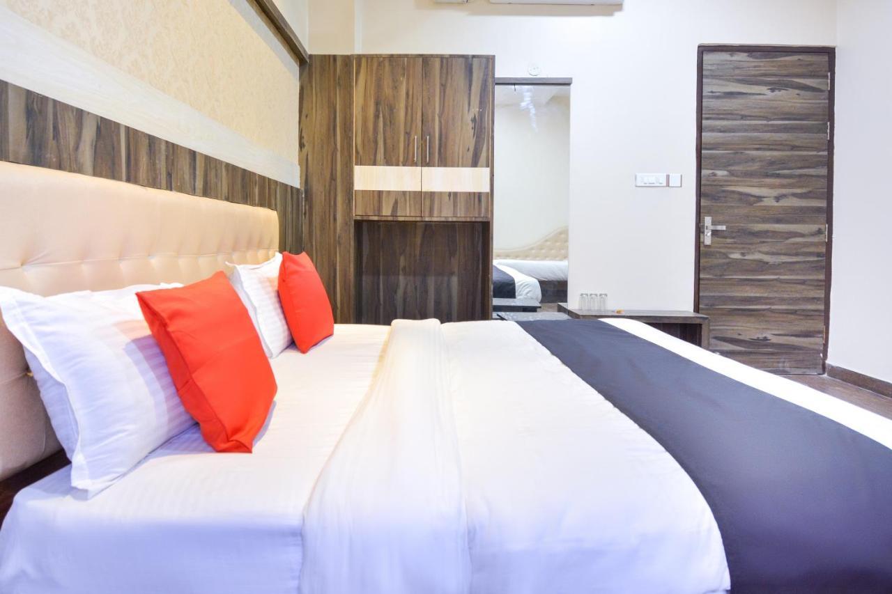 Capital O Moments Inn Amritsar Buitenkant foto