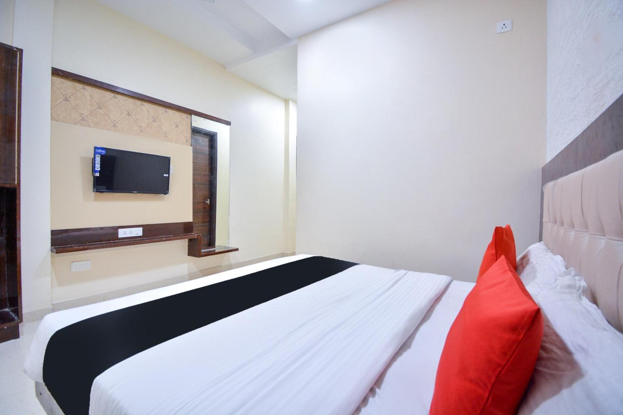 Capital O Moments Inn Amritsar Buitenkant foto