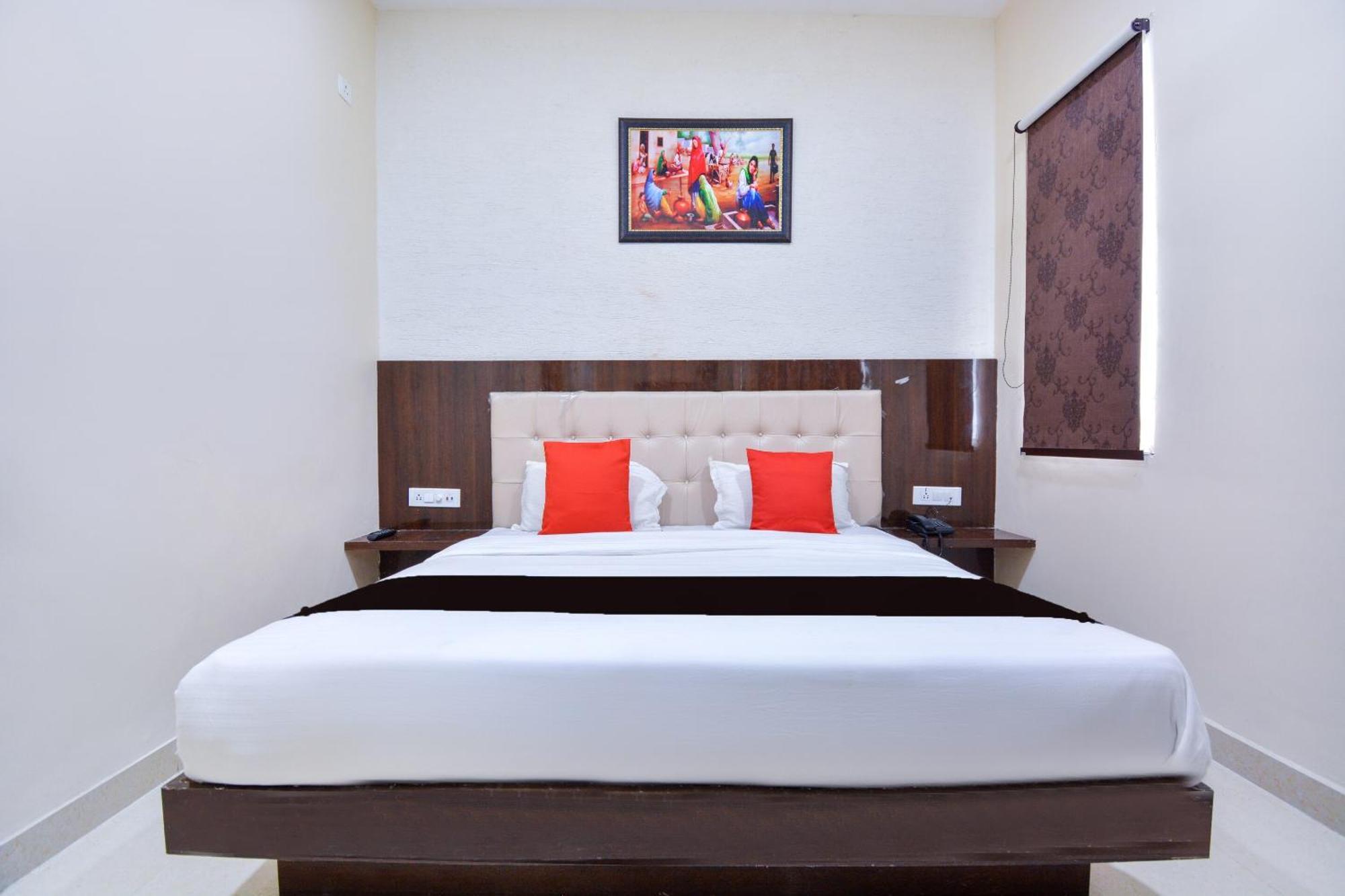 Capital O Moments Inn Amritsar Buitenkant foto
