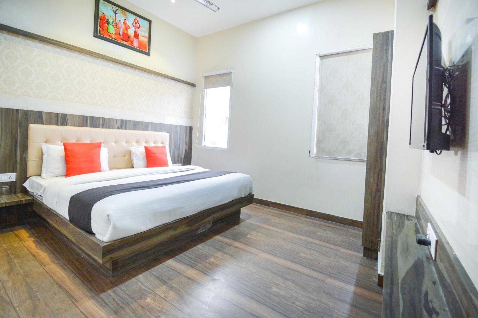 Capital O Moments Inn Amritsar Buitenkant foto