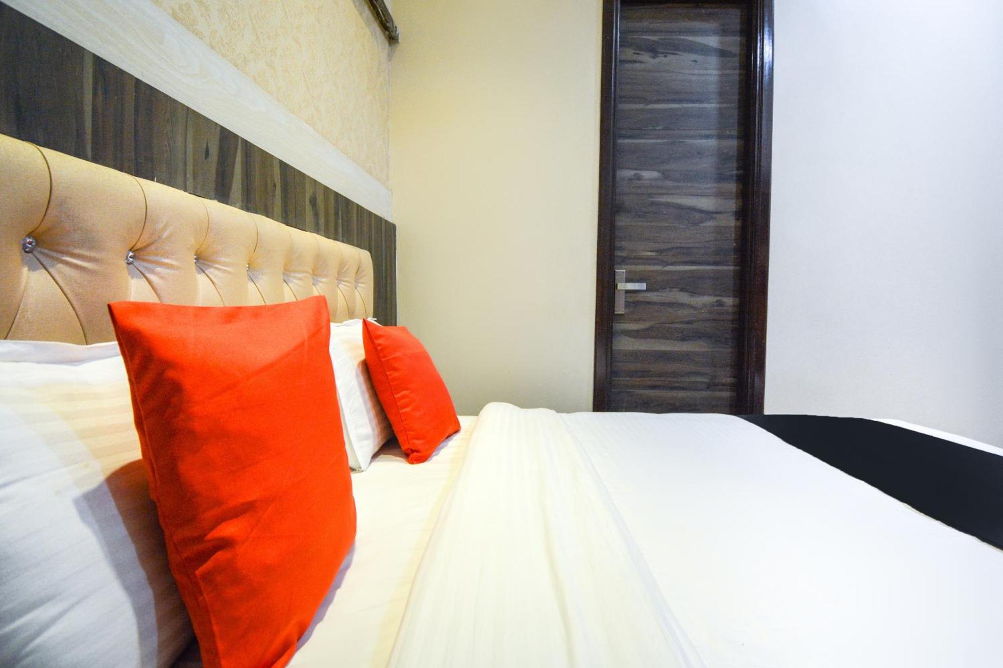 Capital O Moments Inn Amritsar Buitenkant foto